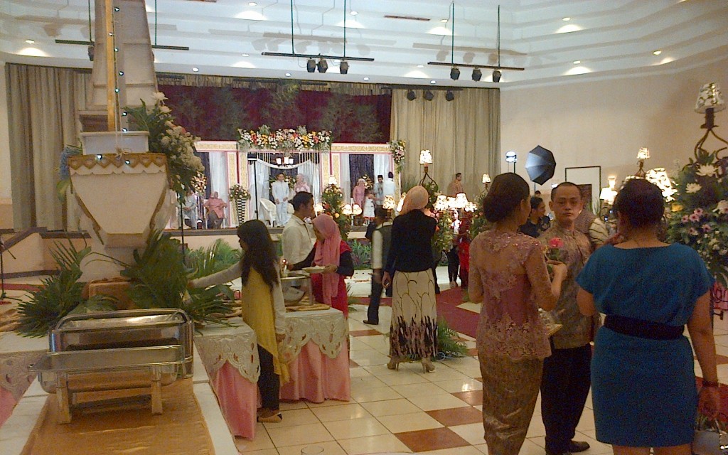 Acara Pernikahan (Sumber : rideralit.files.wordpress.com)