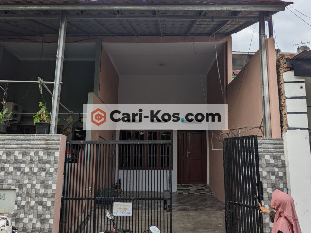 Kos Bu Yam 1 ruang tamu luas, 3 kamar, 2 toilet