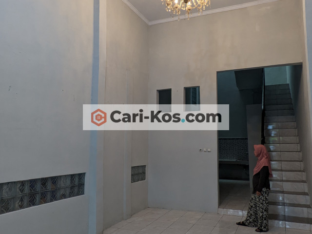 Kos Bu Yam 1 ruang tamu luas, 3 kamar, 2 toilet