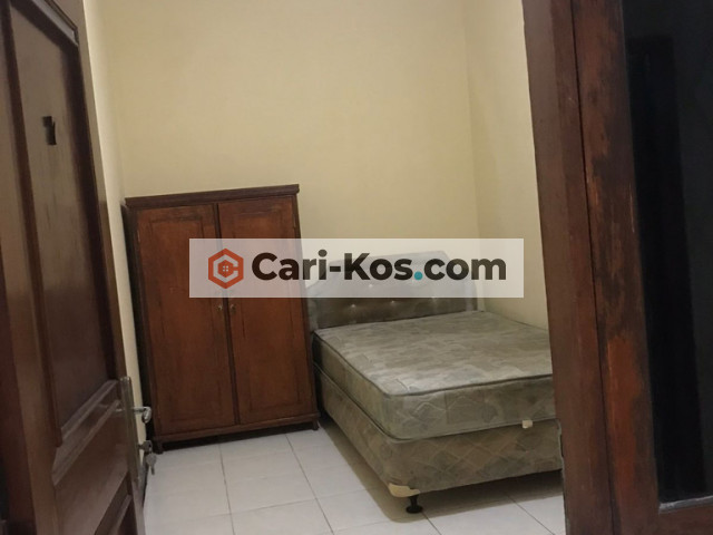 THE RETRO RESIDENCE KOST PUTRA AC