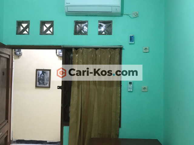 THE RETRO RESIDENCE KOST PUTRA AC