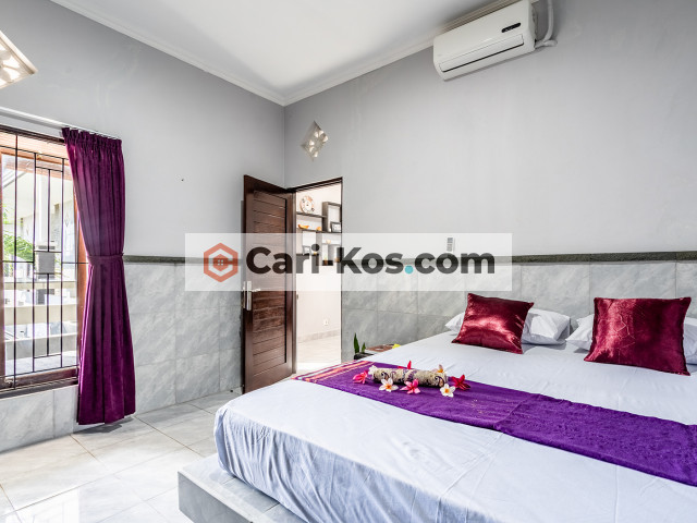 kos tipe apartmen Ruang tamu, dapur privat lengkap, 1 kamar tidur, 1 kamar mandi Smart Tv Wifi dll