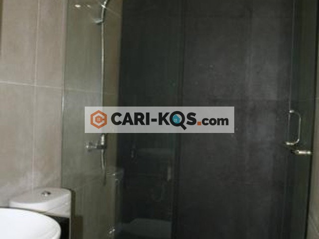 White House - Dekat  Mall Kelapa Gading, Rumah Sakit Gading Pluit, gedung kirana 2 dan Pasar Mandiri