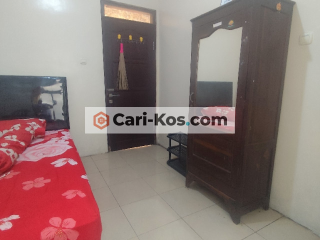 UGM Kost Putra Arkana kamar mandi dalam