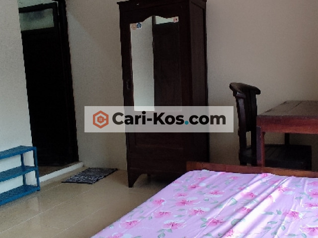UGM Kost Putra Arkana kamar mandi dalam