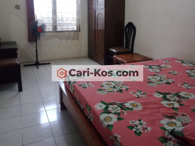 KOS PUTRI Strategis Tenang Nyaman Lokasi dekat Kampus UNESA Ketintang, IT Telkom Ketintang