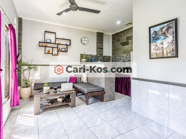 kos tipe apartmen Ruang tamu, dapur privat lengkap, 1 kamar tidur, 1 kamar mandi Smart Tv Wifi dll