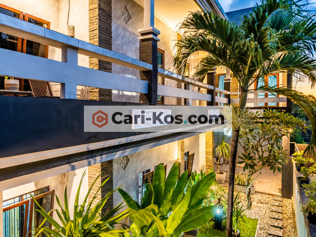 kos tipe apartmen Ruang tamu, dapur privat lengkap, 1 kamar tidur, 1 kamar mandi Smart Tv Wifi dll